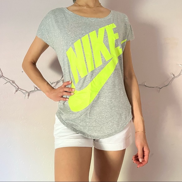 NIKE SPORTS TEE - Picture 3 of 6